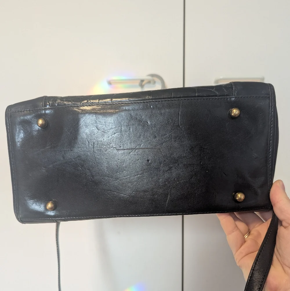 Vintage Brahmin Black Leather Crocodile-Embossed Handbag With Strap - Picture 4 of 11